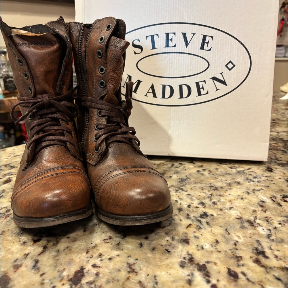 Woman’s Brown Leather Lace-Up Boots - Picture 3 of 3